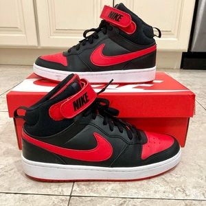 Nike Court Borough Mid